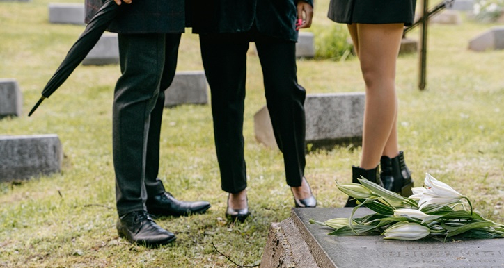 What to Wear to a Funeral Image