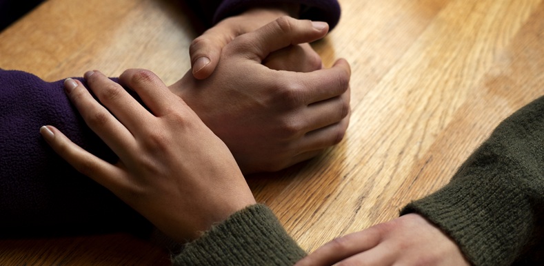 How to Help a Bereaved Friend Image